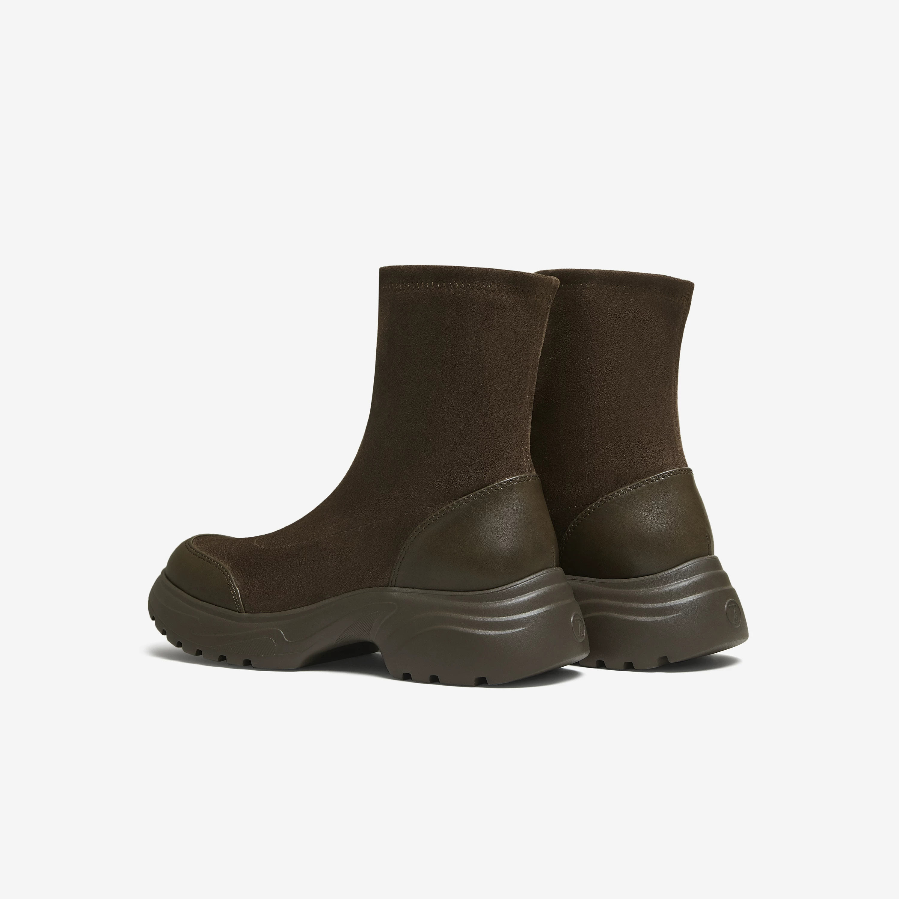 Giày bốt TATA 2025 Mùa đông Giày bốt thời trang mới Giày bốt nữ thông thường Giày bốt đế dày đa năng Giày bốt co giãn 7PJ60DZ5