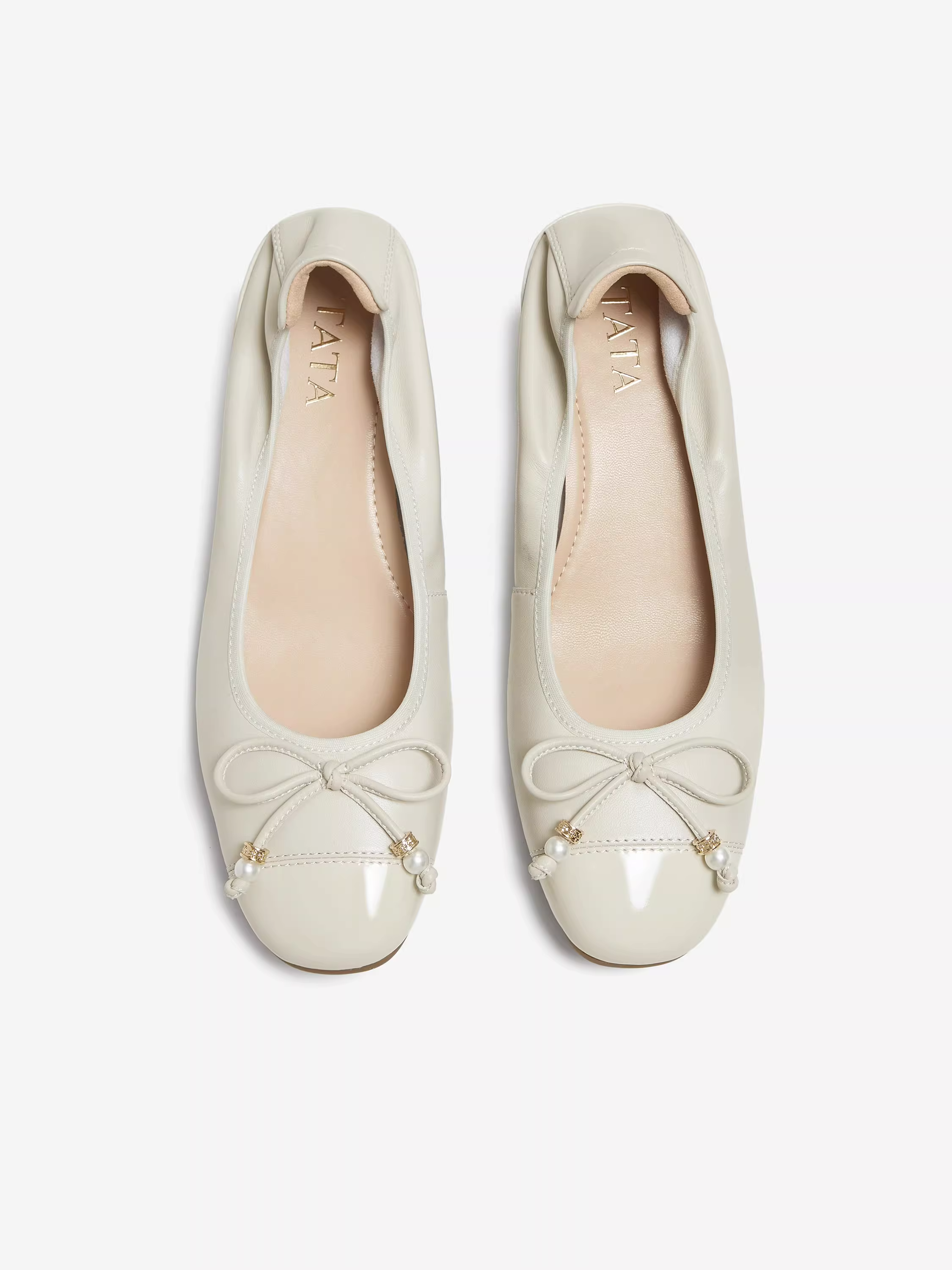 Giày nữ TATA mùa đông 2025 kiểu dáng nông, giày đơn giản thời trang, tăng chiều cao, giày thường ngày, mẫu mới WZL06CQ5