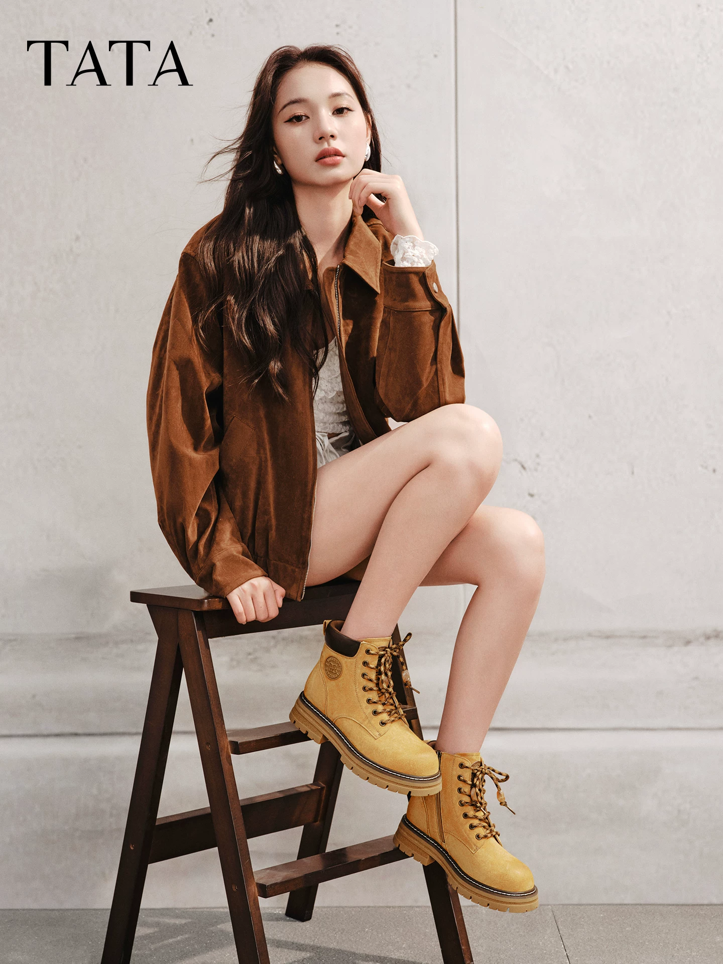 TATA Giày Bốt Phương Tây Giày Bốt Công Sở Nữ Mùa Đông Retro Giày Bốt Màu Vàng Da Thật Đa Năng Đi Bộ Đường Dài Giày Bốt Ngắn CG701DD5