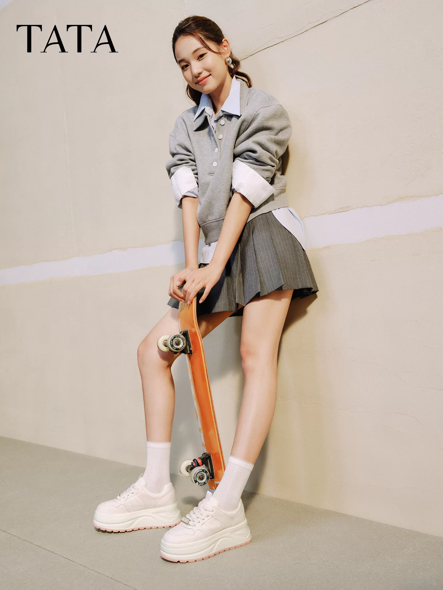 Giày nữ TATA 2025 Giày trắng mới Giày thể thao đa năng Giày thường Giày đế dày Tăng chiều cao CP202CM5