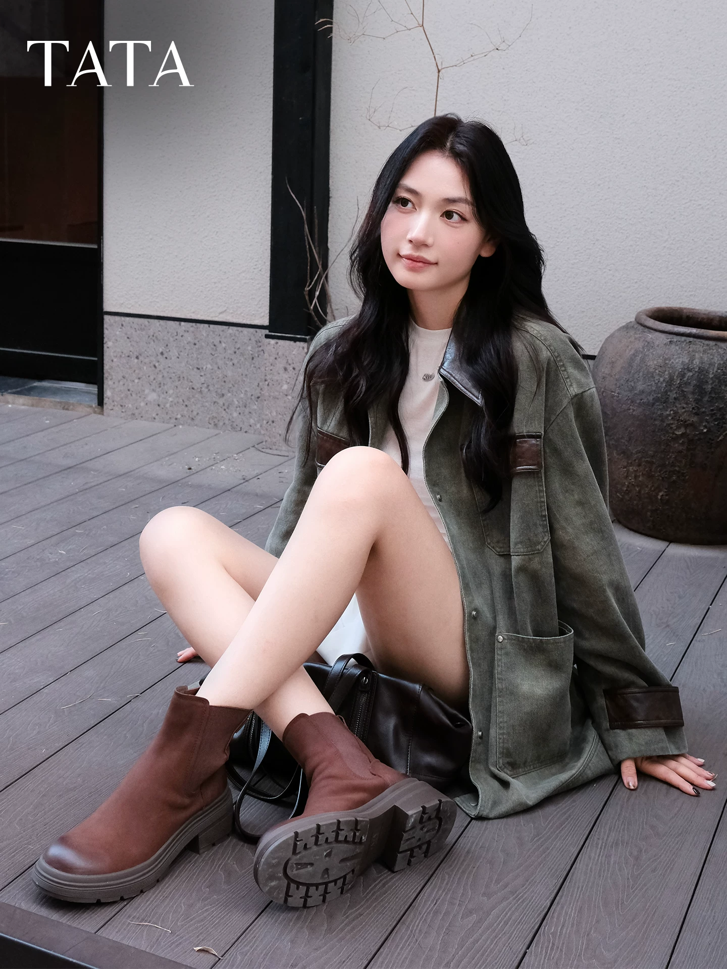 Giày bốt TATA 2025 Giày bốt thời trang đa năng mùa đông Giày bốt Chelsea đơn giản dành cho nữ Giày bốt ngắn mới W3M05DD5