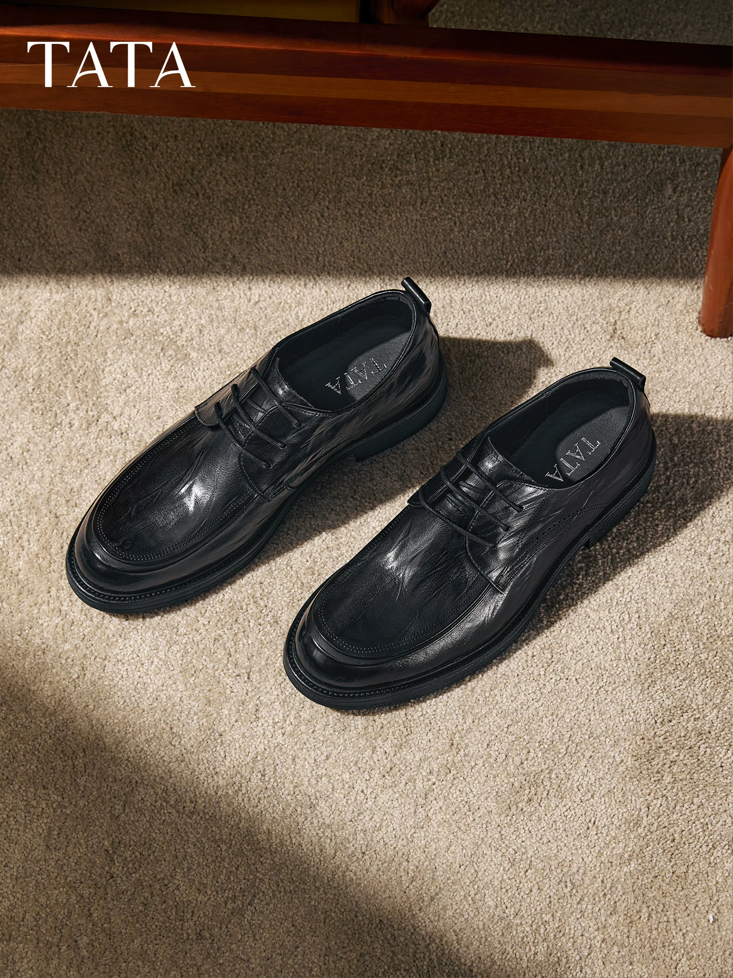 Giày Nam TATA 2025 Mùa Đông Màu Trơn Thoải Mái Đa Năng Giày Da Giày Da Mới Màu Đen QGY01CM5