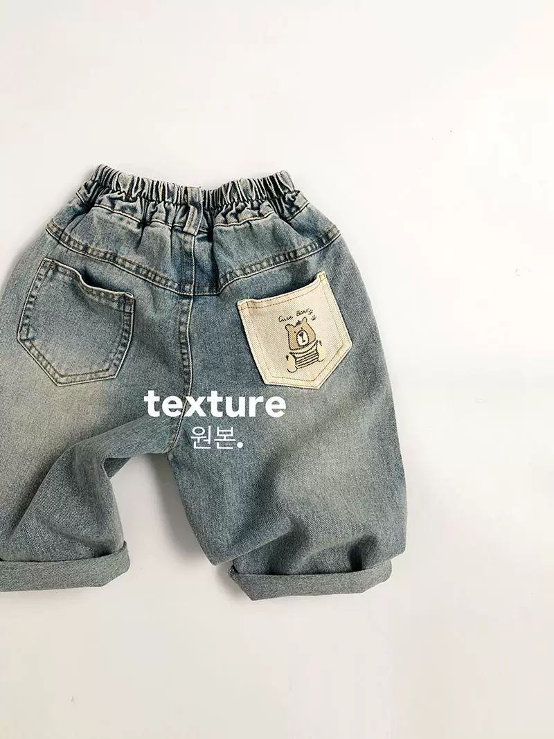 Dễ thương~màu xanh cổ điển~Quần jean in hình hoạt hình phong cách Hàn Quốc mùa xuân thu cho trẻ em, quần ống rộng sành điệu cho bé trai và bé gái.