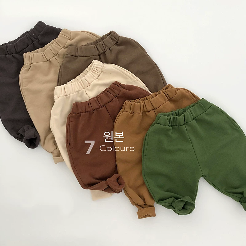 Đồ dùng cần thiết cho trẻ mẫu giáo~ Quần jogger cotton trơn màu thời trang phong cách Hàn Quốc dành cho trẻ em nam nữ, thích hợp cho mùa xuân, mùa thu và mùa đông, kiểu dáng thời trang và rộng rãi.