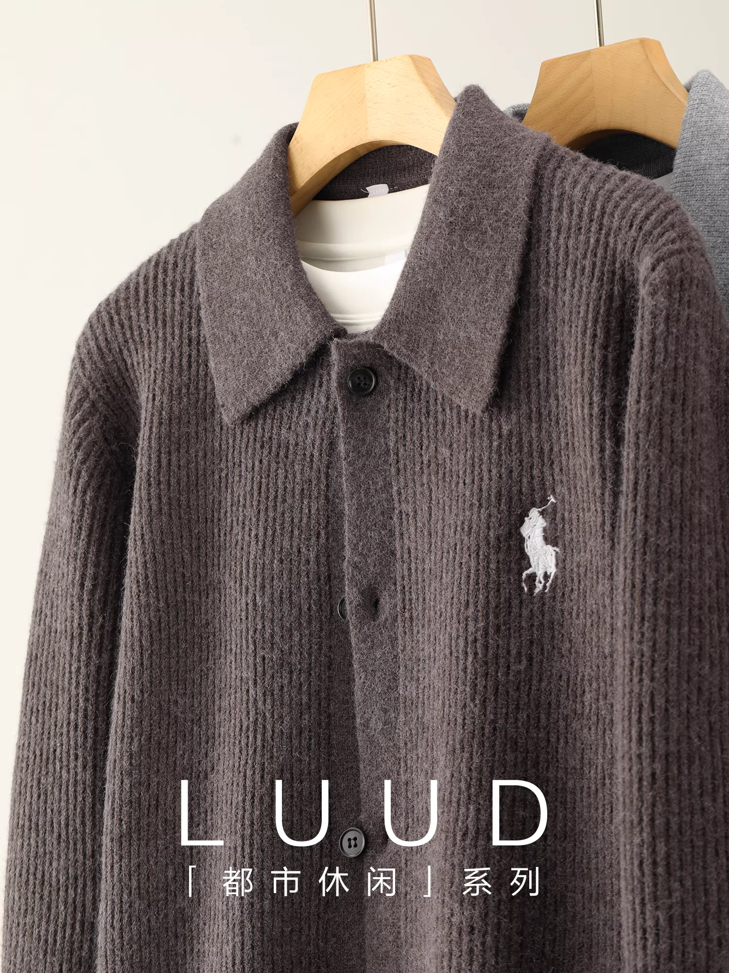 Áo len nam LUUD mùa đông phong cách lười biếng thêu họa tiết hiệp sĩ, chất liệu nhung mềm mại, dệt kim gân, kiểu dáng cardigan