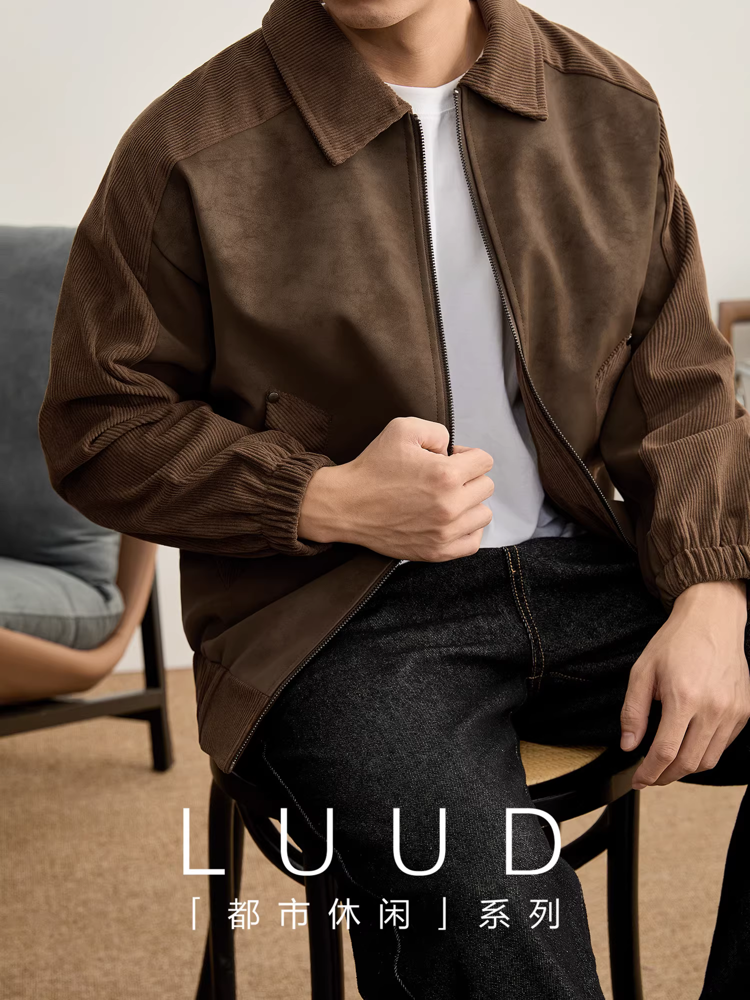 Áo khoác gió nam chất liệu PU phối vải bố, thiết kế đính đinh tán thời trang cá tính, tay raglan, kiểu dáng phối màu.