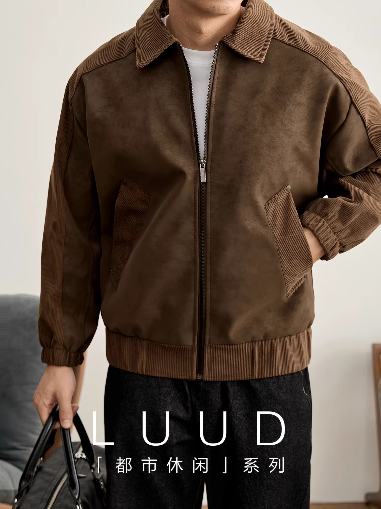 Áo khoác gió nam chất liệu PU phối vải bố, thiết kế đính đinh tán thời trang cá tính, tay raglan, kiểu dáng phối màu.