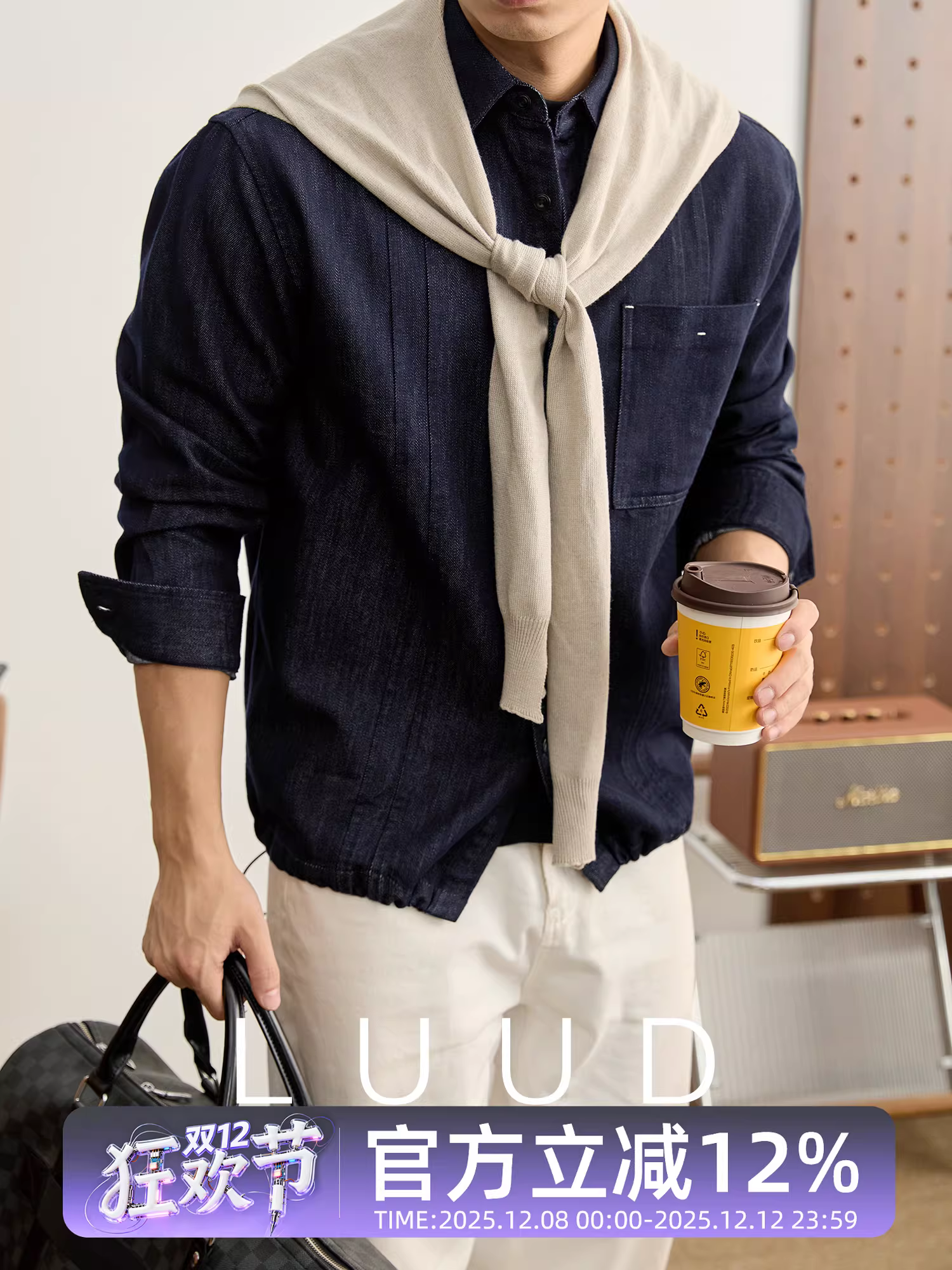 Áo sơ mi nam chất liệu pha Tencel Lyocell LUUD, kiểu dáng xẻ tà, viền thun co giãn, chất liệu denim thô đã qua xử lý.