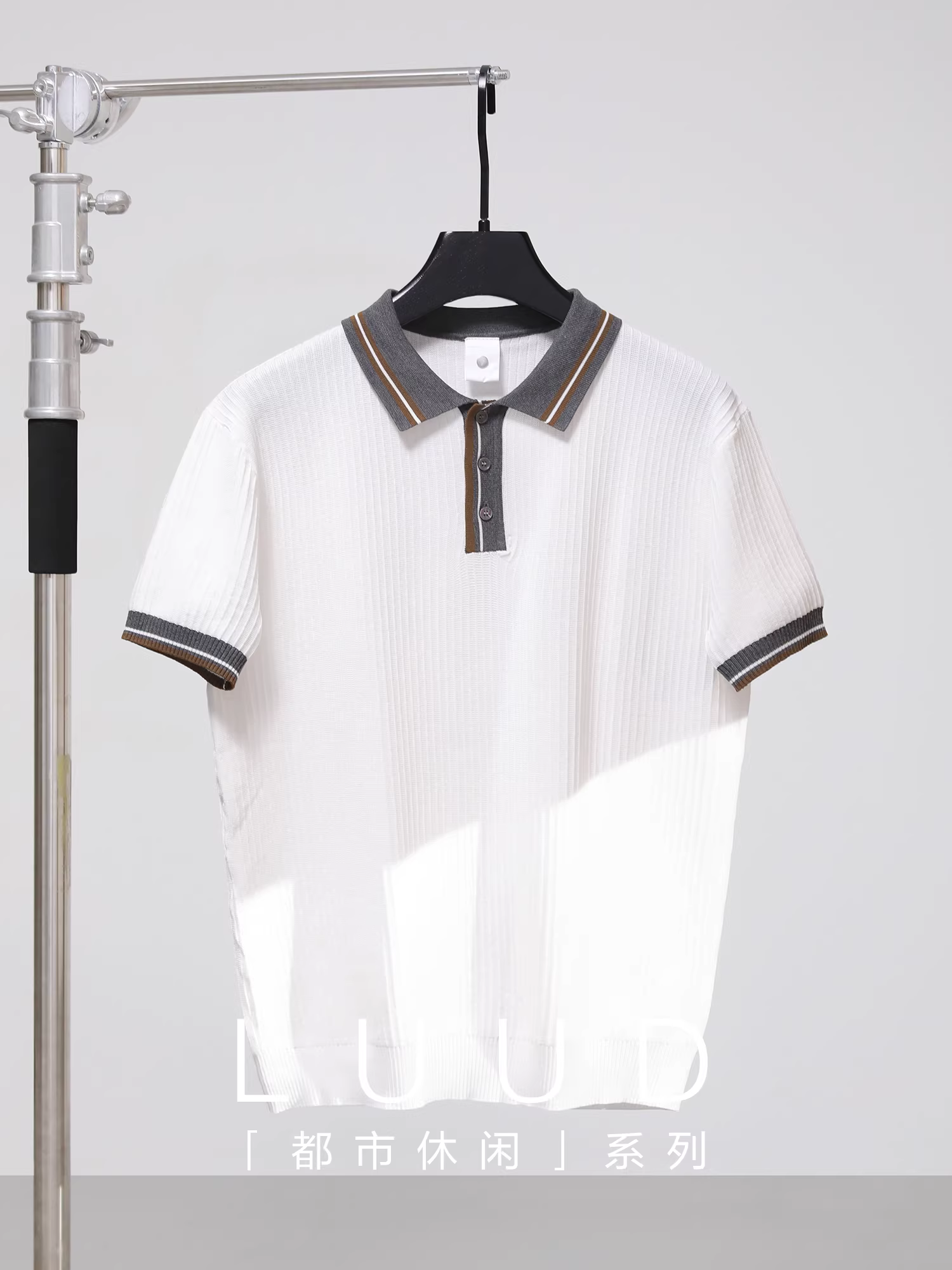 Áo sơ mi POLO nam chất liệu dệt kim cao cấp phong cách Anh Quốc, thiết kế phối màu sang trọng, cổ áo kiểu dáng lịch lãm, tay ngắn, chất liệu mềm mại như len, họa tiết sọc dọc dệt jacquard.