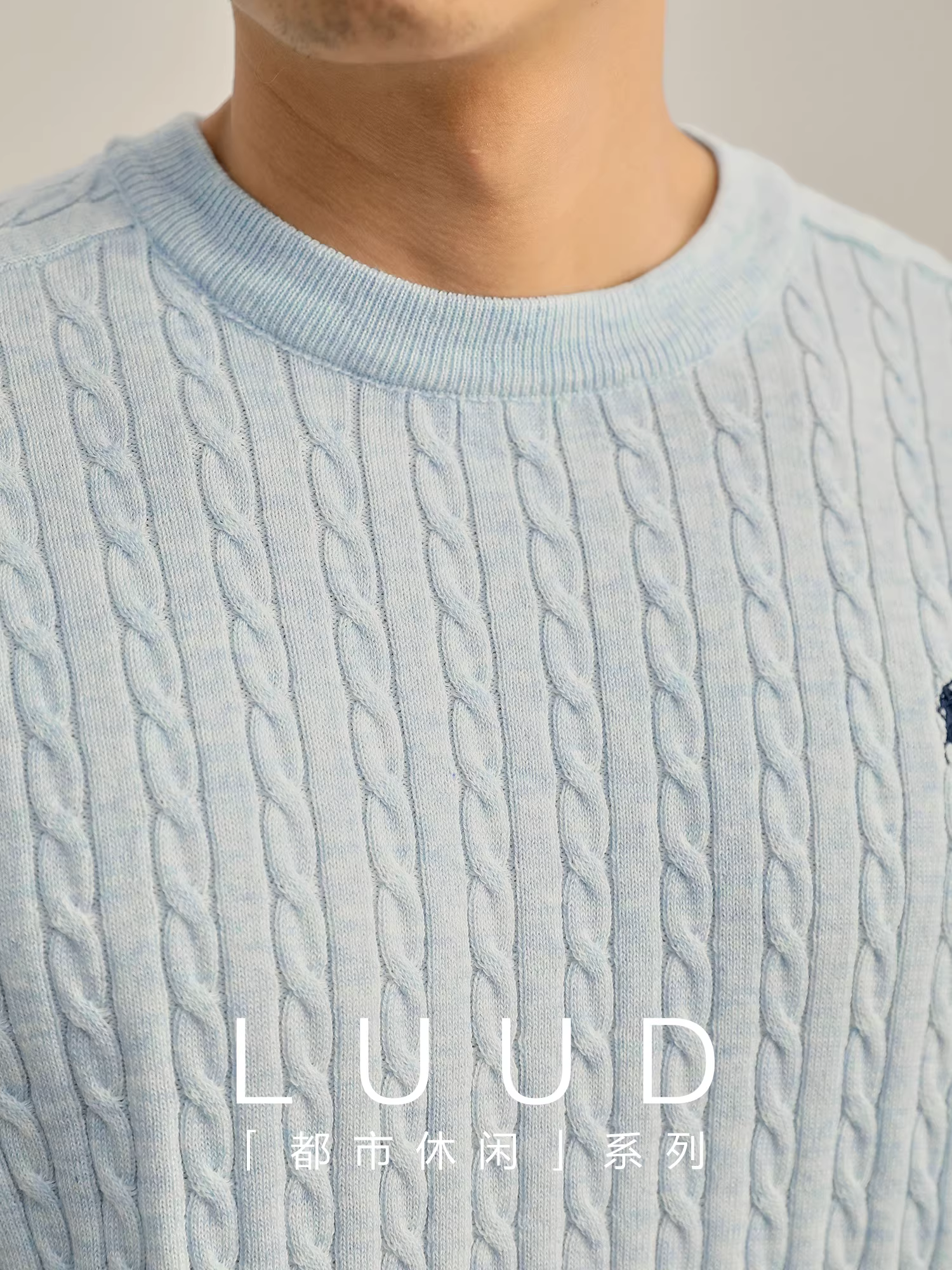 Áo thun nam dệt kim họa tiết xoắn LUUD dành cho người đi làm đô thị với chất liệu len pha và thêu hình hiệp sĩ, tay ngắn