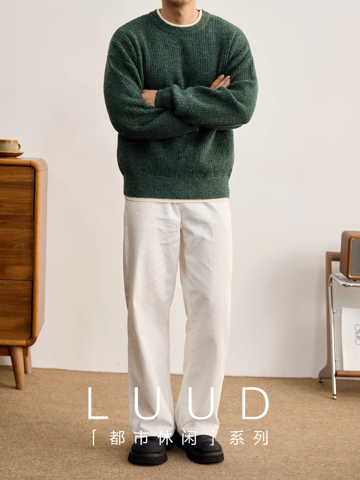 Áo len nam dệt kim giả hai lớp, chất liệu len mohair pha nhiều màu sắc, mềm mại, ấm áp mùa đông.