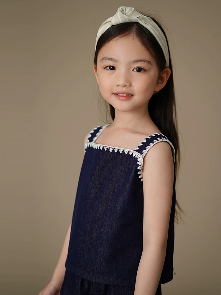 Áo denim mùa hè cho bé gái, áo yếm mát mẻ, áo lót cho bé, cảm giác đơn giản và cao cấp.
