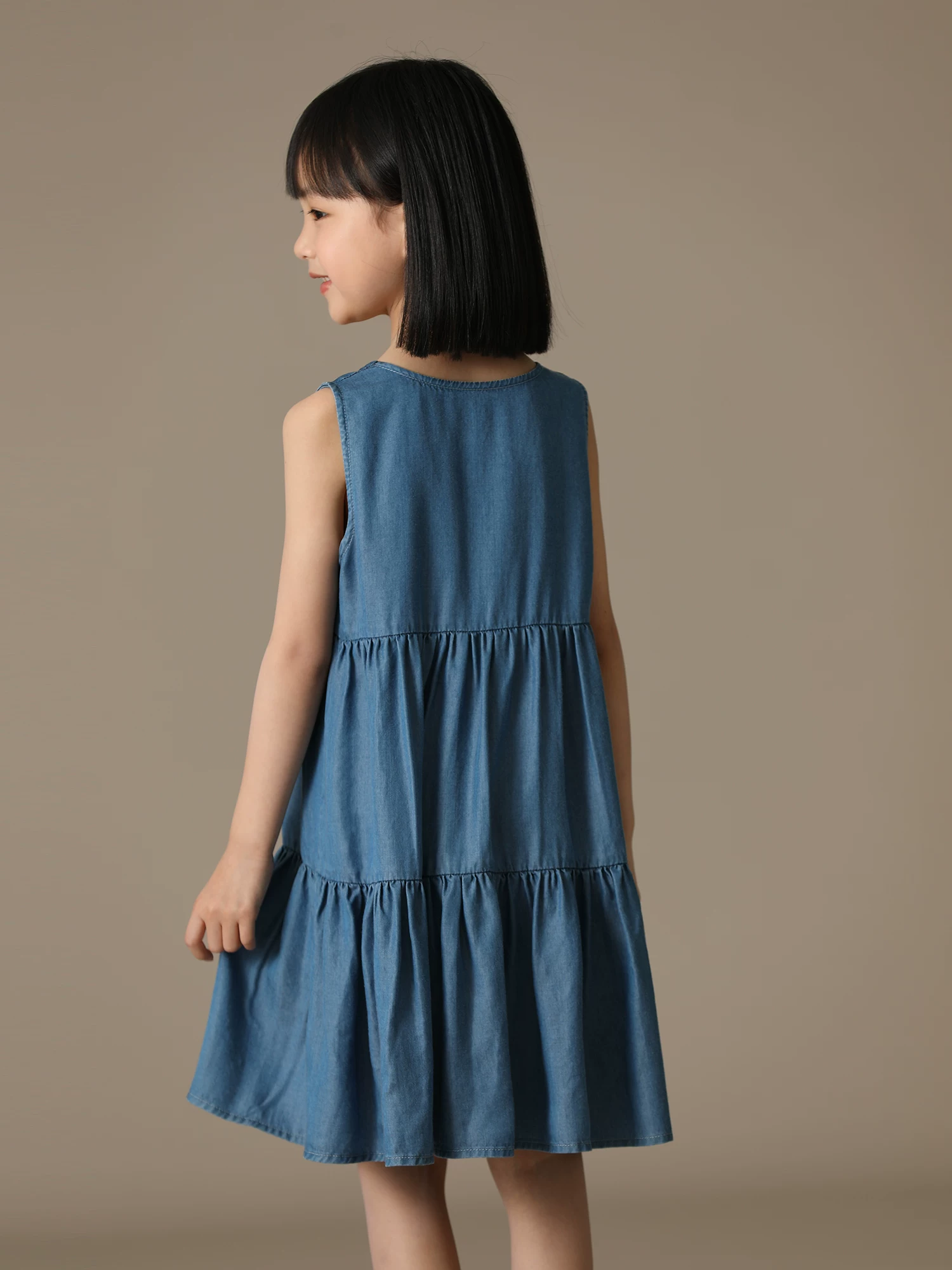 Quần áo trẻ em mùa hè, váy vest kiểu học sinh, váy đồng điệu cha mẹ và con cái, váy denim mát mẻ cho bé gái và trẻ lớn.