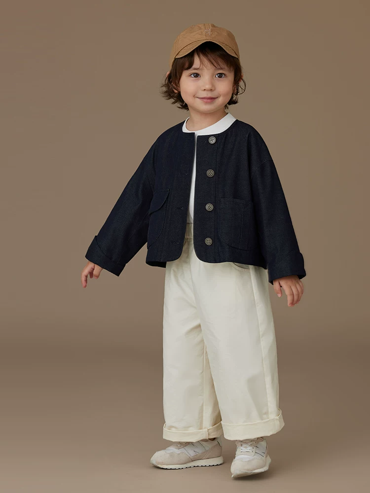 Quần áo trẻ em quần âu màu trắng nhạt cho mùa xuân và mùa thu, quần dài cotton thân thiện với làn da cho bé trai và bé gái, quần ống thẳng sành điệu.