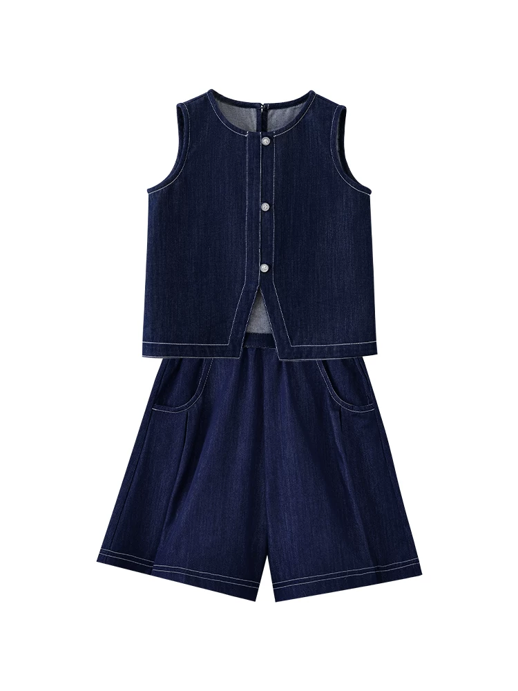 Bộ quần áo mùa hè cho trẻ em: áo vest mát mẻ và quần short denim giản dị cho bé gái, đơn giản và sành điệu.