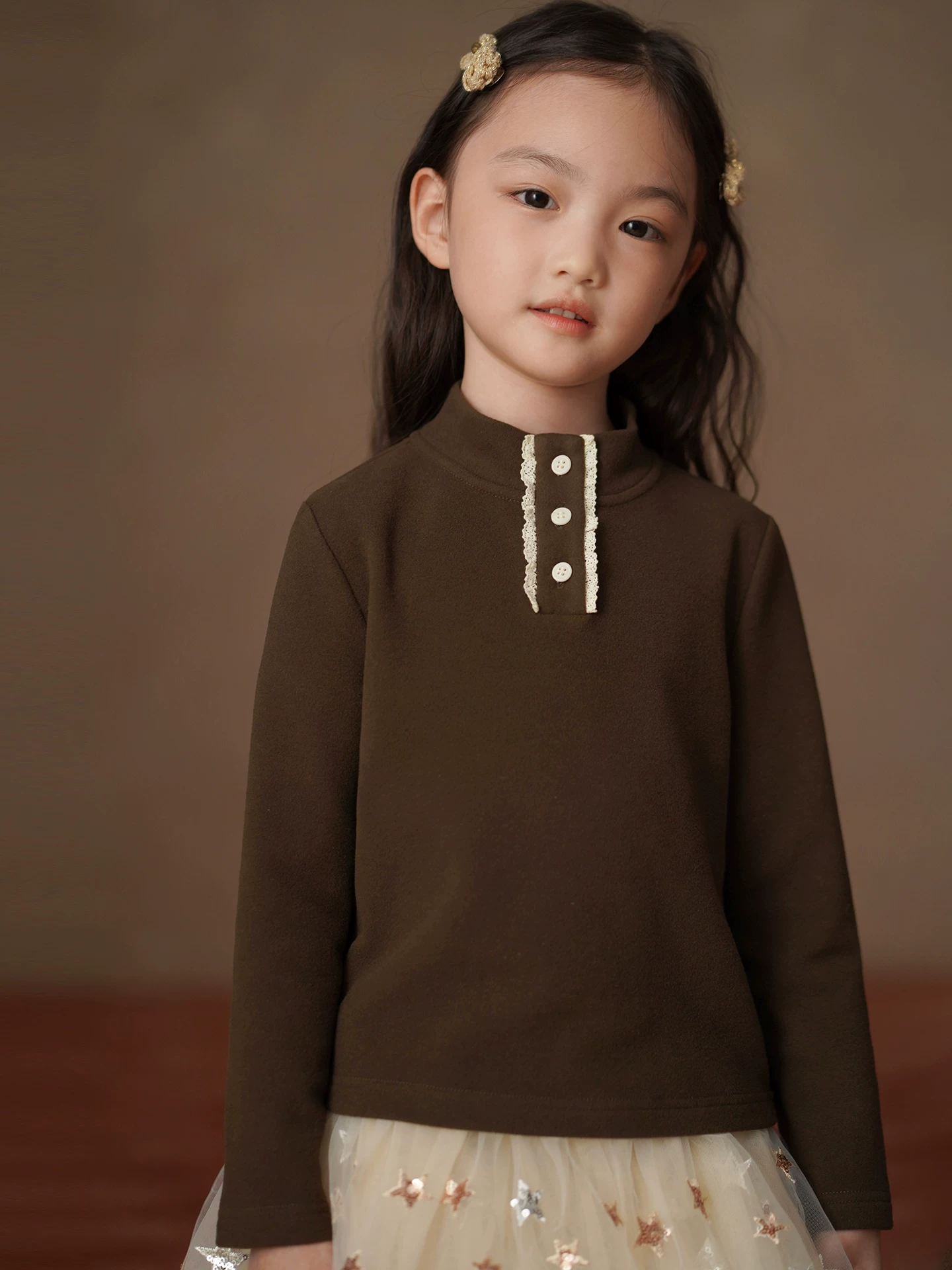 Áo giữ nhiệt mùa đông cho trẻ em có lớp lót lông cừu, áo ấm cho bé gái, áo thun dài tay màu cà phê phong cách Hàn Quốc dành cho trẻ lớn.