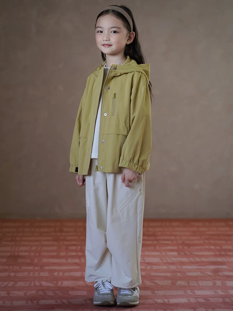 Quần áo trẻ em mùa xuân thu áo gió dáng rộng bé trai và bé gái áo khoác có mũ trùm đầu ngoài trời ba lớp chống thấm