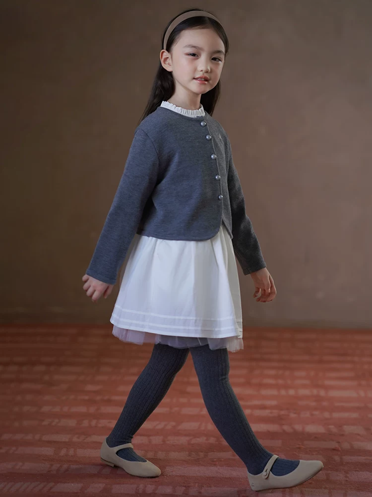 Quần áo trẻ em mùa xuân thu áo cardigan dệt kim trẻ em đơn giản đa năng màu xám áo khoác nhỏ cho bé gái mặc mùa thu cho trẻ lớn hơn