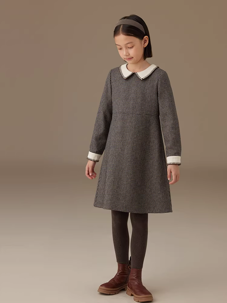 Quần áo trẻ em mùa thu đông cổ điển họa tiết houndstooth cổ búp bê len dài tay cho bé gái dày