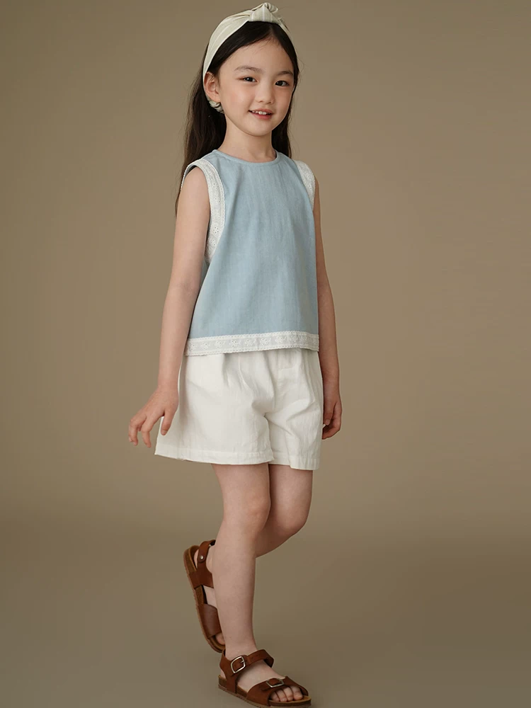 Bộ quần áo hè cho bé gái gồm áo vest đơn giản và quần jean ống thẳng, kiểu mới mùa hè