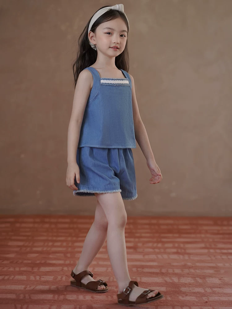 Bộ quần áo trẻ em: áo camisole cotton thân thiện với da và quần short denim cho bé gái, trang phục mùa hè cho trẻ lớn, quần áo mùa hè mỏng nhẹ.