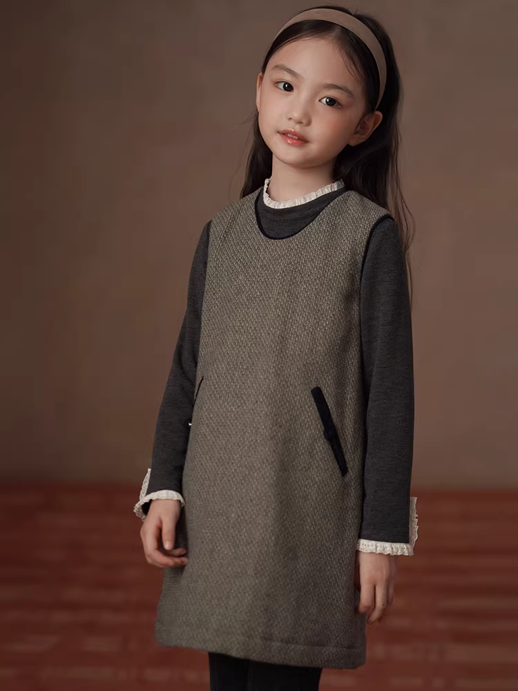 Quần áo trẻ em Hazi Váy dài vừa phải mùa thu đông Váy ba lỗ giản dị kiểu cổ điển Váy len cho bé gái Cảm giác đơn giản và cao cấp