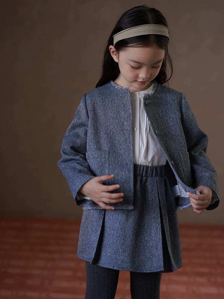 Váy bé gái mùa thu kiểu mới màu xám chất liệu tweed, kiểu dáng chữ A, xếp ly đơn giản
