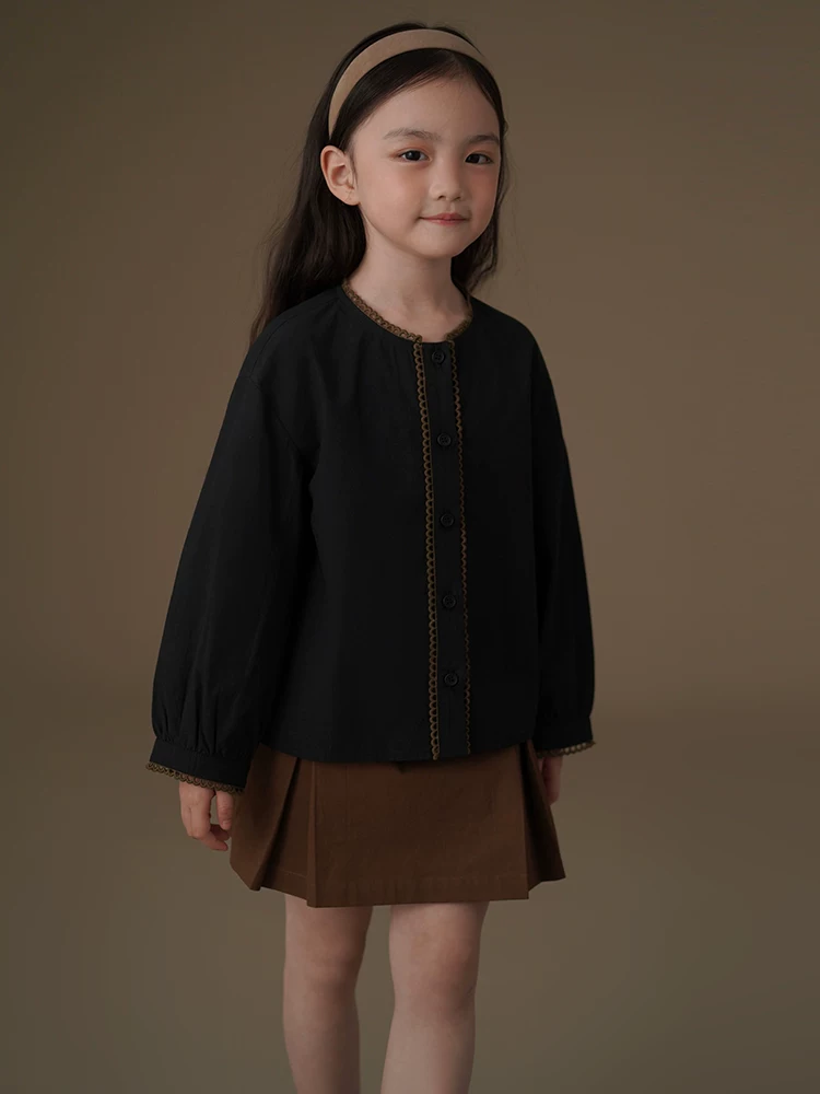 Quần áo trẻ em mùa xuân hè quần đùi trẻ em với thiết kế thời trang, quần váy kiểu học sinh màu cà phê cho bé gái, quần đùi thường ngày cho trẻ lớn.