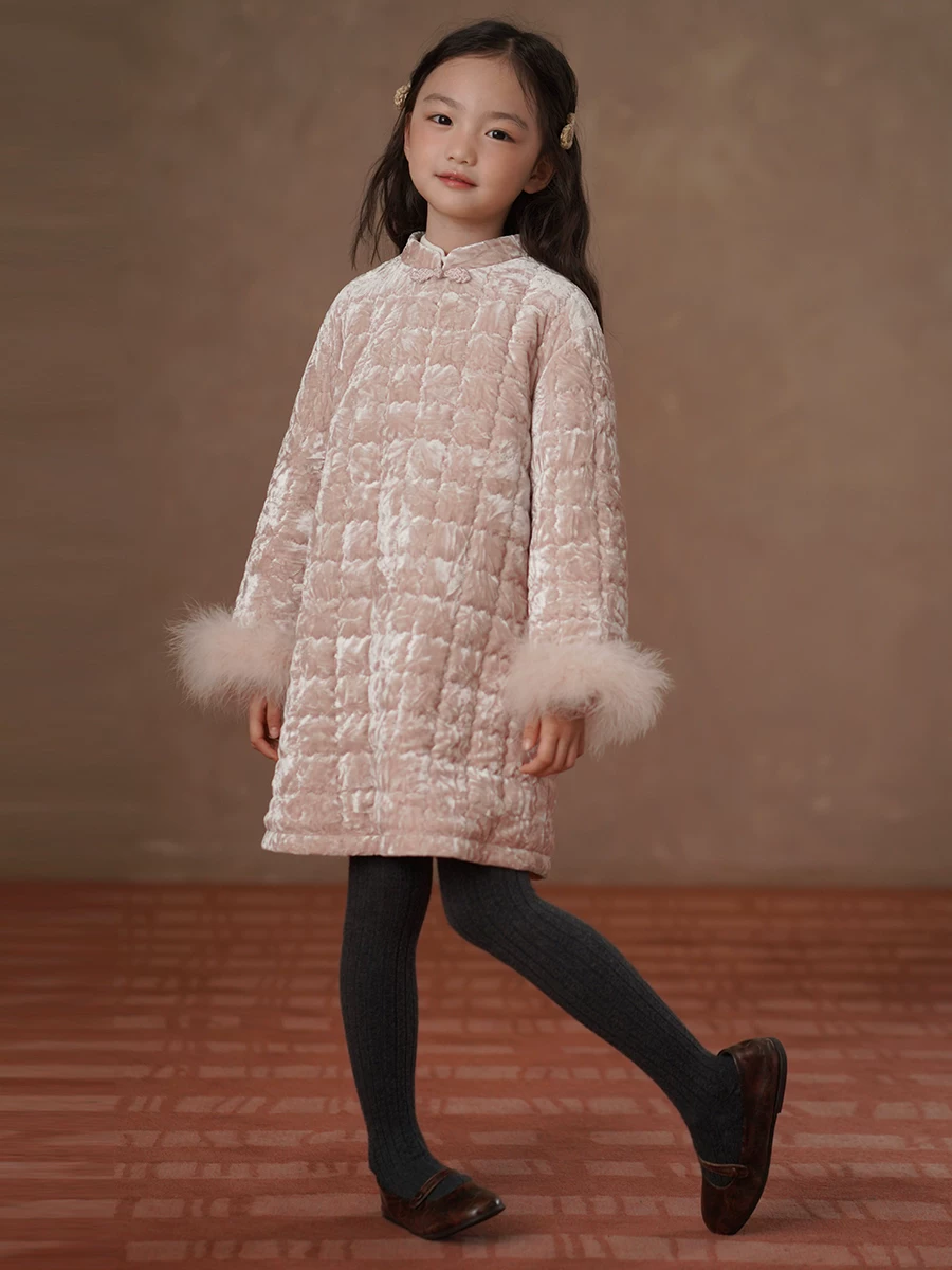 Quần áo mùa đông cho trẻ em Áo khoác cotton dài dày dặn ấm áp cho bé gái Trang phục năm mới màu hồng phong cách Trung Quốc mới