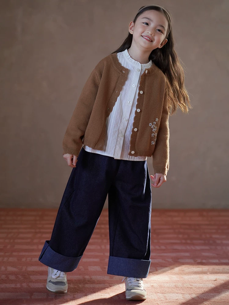 Quần ống thẳng cho trẻ em mùa xuân thu, quần dài denim đơn giản và đa năng cho bé trai và bé gái, quần ống rộng rộng rãi và sành điệu.