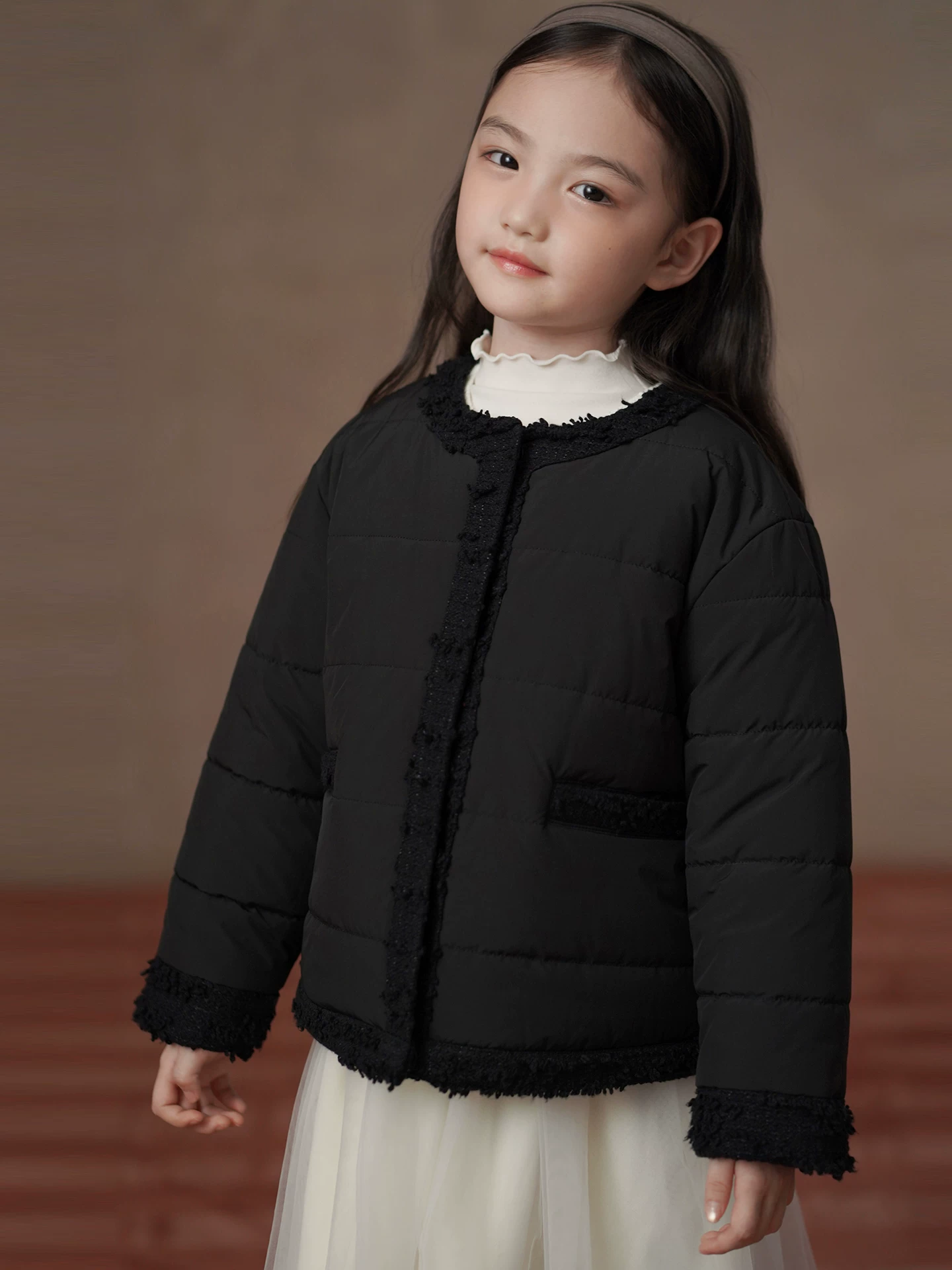 Quần áo mùa đông cho trẻ em dày dặn ấm áp áo khoác đen bé gái áo khoác cotton ngắn bé gái mặc mùa đông phong cách mới