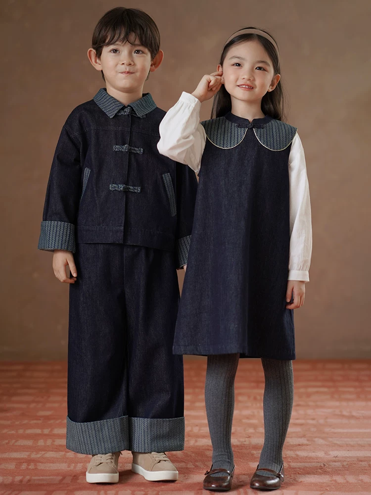 Áo khoác denim trẻ em cho mùa xuân và mùa thu, kiểu dáng rộng rãi giản dị cho cả bé trai và bé gái, áo kiểu Trung Quốc mới cho trẻ lớn, quần áo mùa thu.