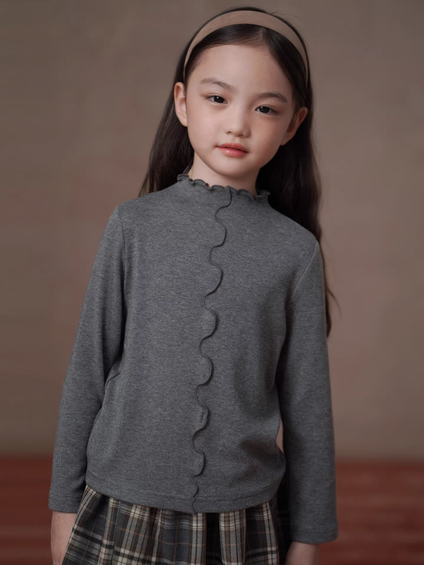 Quần áo trẻ em mùa thu đông Áo thun dài tay giữ nhiệt màu xám ấm áp cho bé gái Áo sơ mi cổ xù cho bé gái