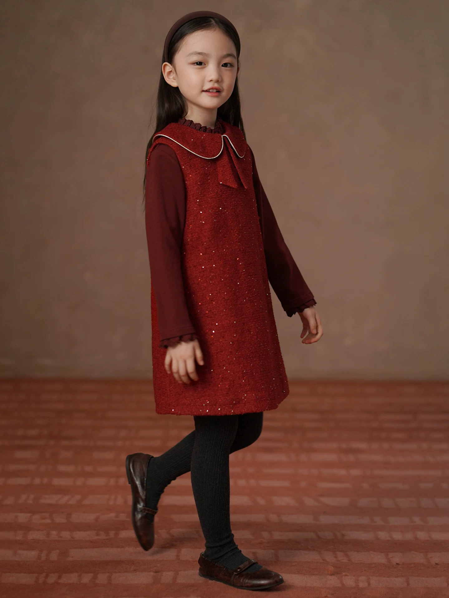 Quần áo trẻ em mùa thu đông váy vest đỏ đính sequin phong cách công chúa váy dài trung bình váy bé gái có đệm năm mới