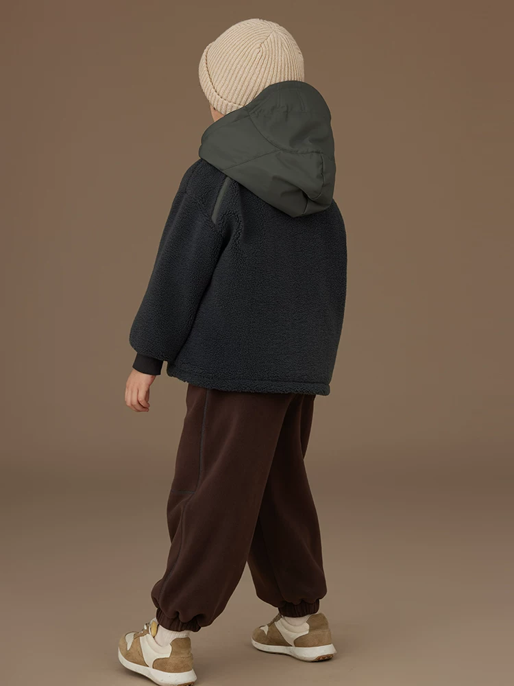 Quần áo cotton mùa đông cho trẻ em, dày dặn và ấm áp, áo lót lông cừu cho bé trai và bé gái, áo khoác có mũ trùm đầu bằng len cừu giả.