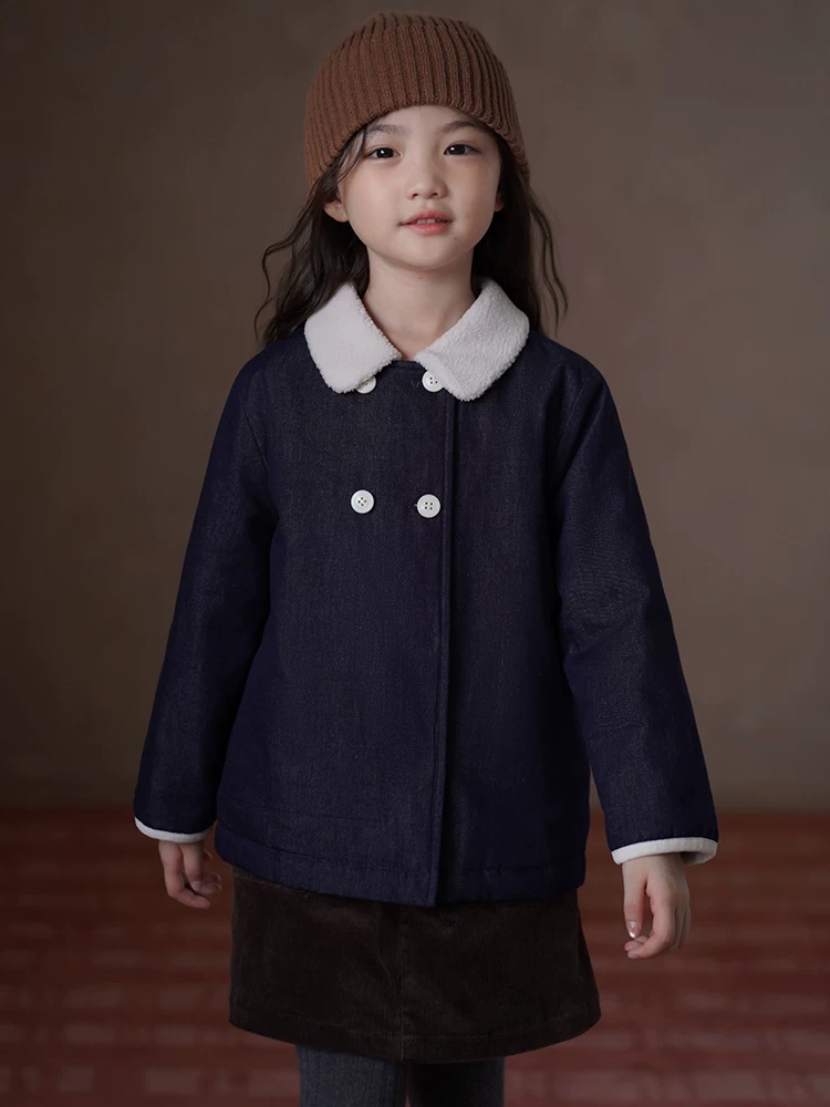 Quần áo trẻ em Áo khoác denim thu đông cho bé trai và bé gái, áo khoác cotton mỏng có cổ lông cừu giả, thiết kế đơn giản.