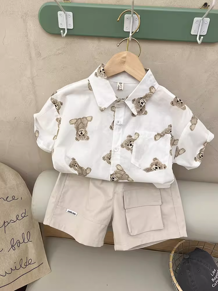 Bộ trang phục mùa hè mỏng nhẹ kiểu dáng thời trang năm 2025 cho bé trai, quần áo trẻ em hợp xu hướng, quần áo ngắn tay trẻ em sành điệu, trang phục mùa hè thường ngày cho bé trai đẹp trai