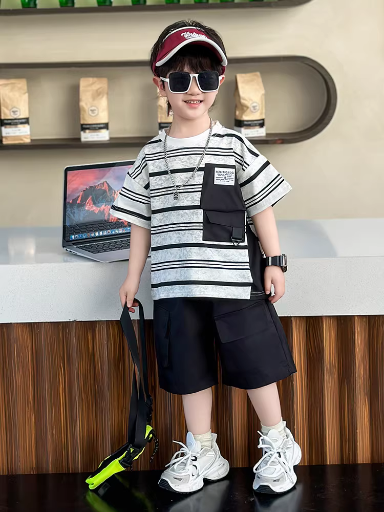 Bộ đồ thể thao hè bé trai kiểu mới 2025, quần áo trẻ em mát mẻ, thời trang, quần áo bé trai mùa hè ngắn tay