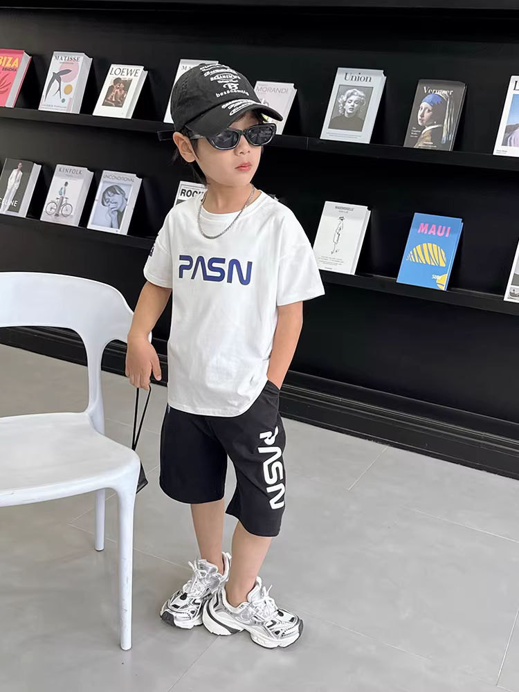Bộ đồ hè bé trai, quần áo trẻ em, tay ngắn, mẫu mới 2025, thời trang, bộ đồ hè mát mẻ và lịch lãm, đồ thể thao bé trai