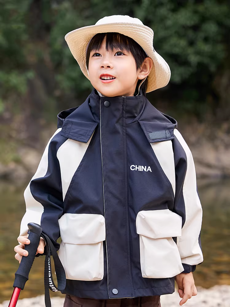 Áo khoác xuân thu bé trai, áo gió trẻ em, áo khoác ba trong một thời trang và phong cách chống gió mùa xuân thu 2025.