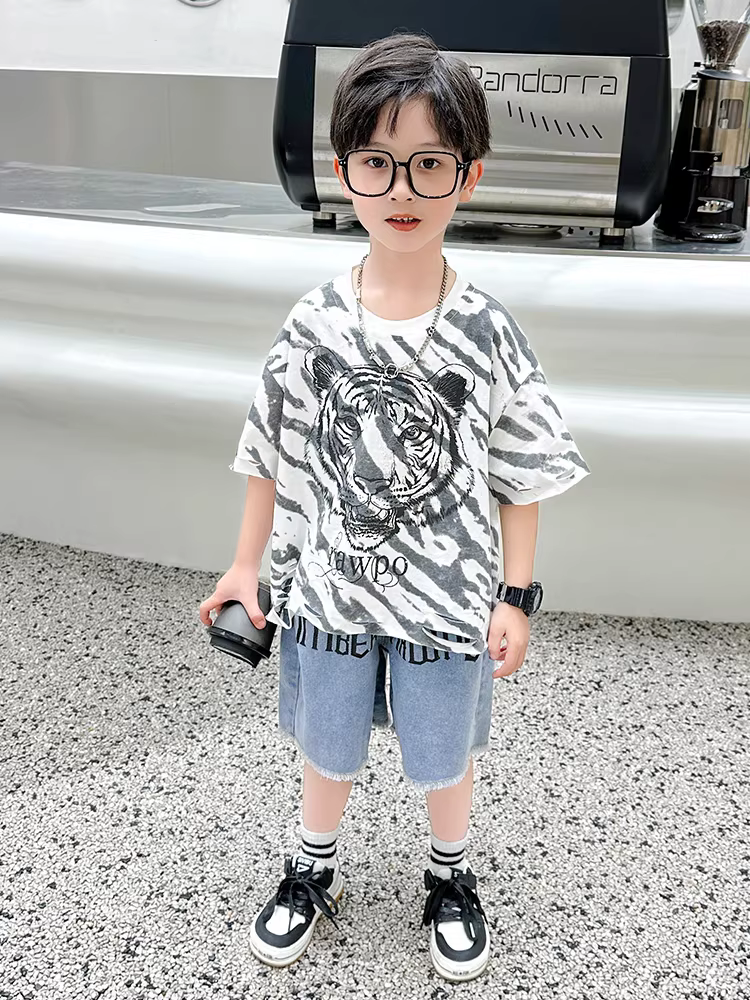 Bộ đồ trẻ em bé trai mùa hè 2025 kiểu dáng mới thời trang bé trai cá tính quần áo ngắn tay bé sơ sinh mùa hè