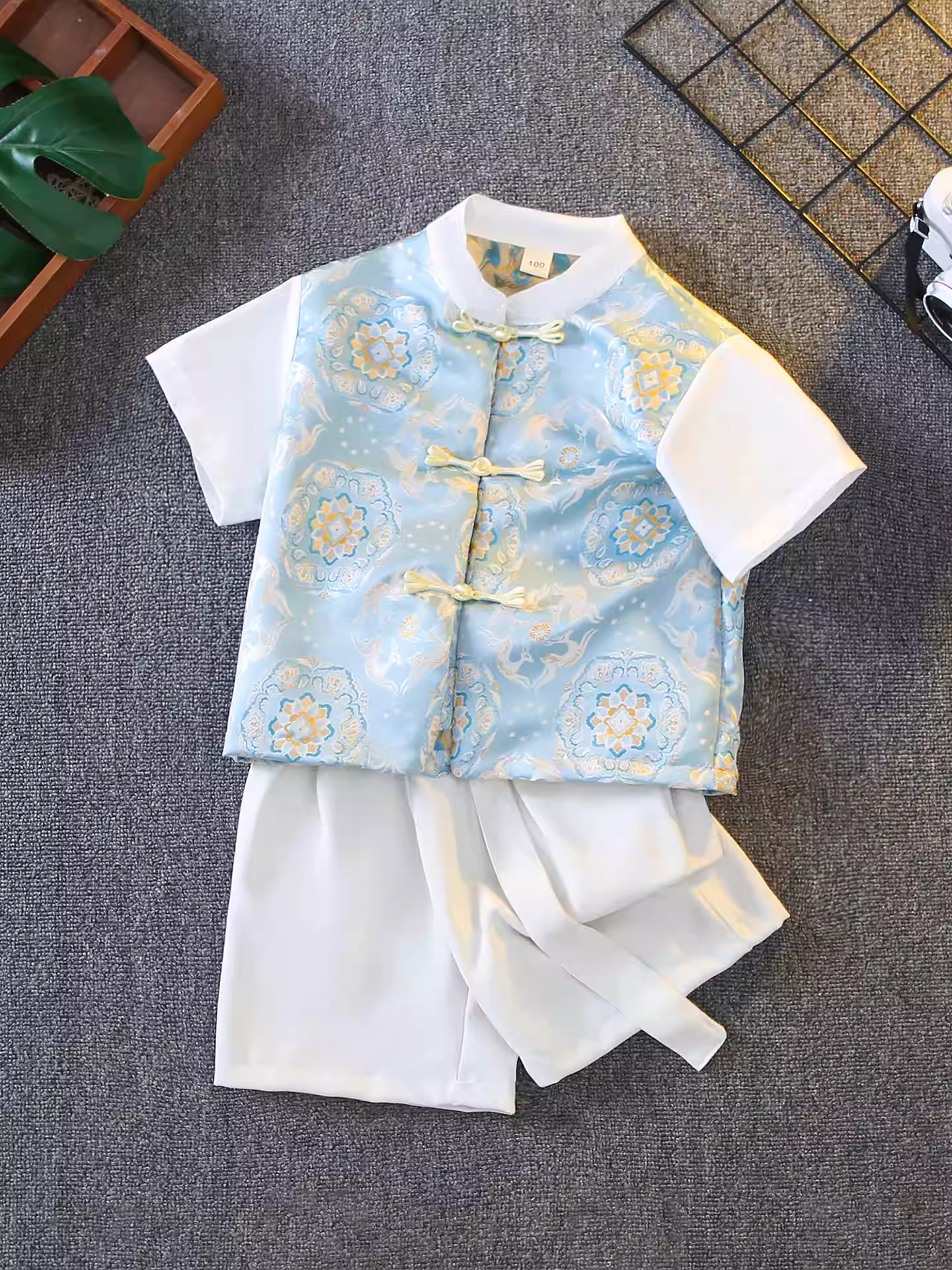 Bộ đồ hè 2025 kiểu mới cho bé trai, phong cách Trung Hoa cổ điển, trang phục Hán phục, quần đùi hai mảnh thời trang