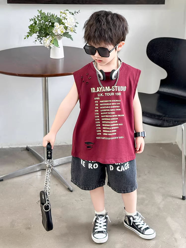 Bộ trang phục hè 2025 cho bé trai, kiểu mới, cá tính và thời trang, áo vest và quần đùi phong cách đường phố, bộ hai mảnh thời trang trẻ em