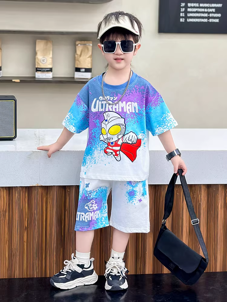 Quần áo Ultraman Bộ đồ mùa hè cho bé trai 2025 phong cách mới mát mẻ và sành điệu quần áo trẻ em ngắn tay đẹp trai thể thao hợp thời trang