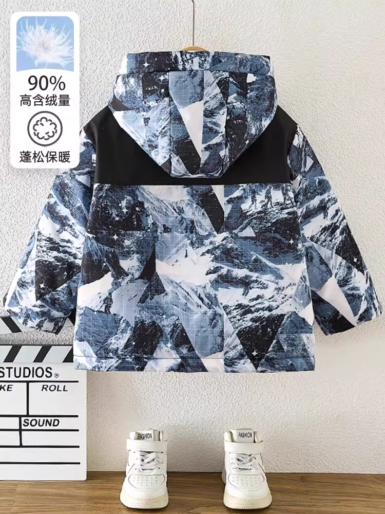 Áo khoác lông vũ ngụy trang ba lớp chống thấm cho bé trai, áo khoác dày mùa đông mới năm 2025 cho bé trai, quần áo mùa đông, quần áo in hình cho trẻ em.