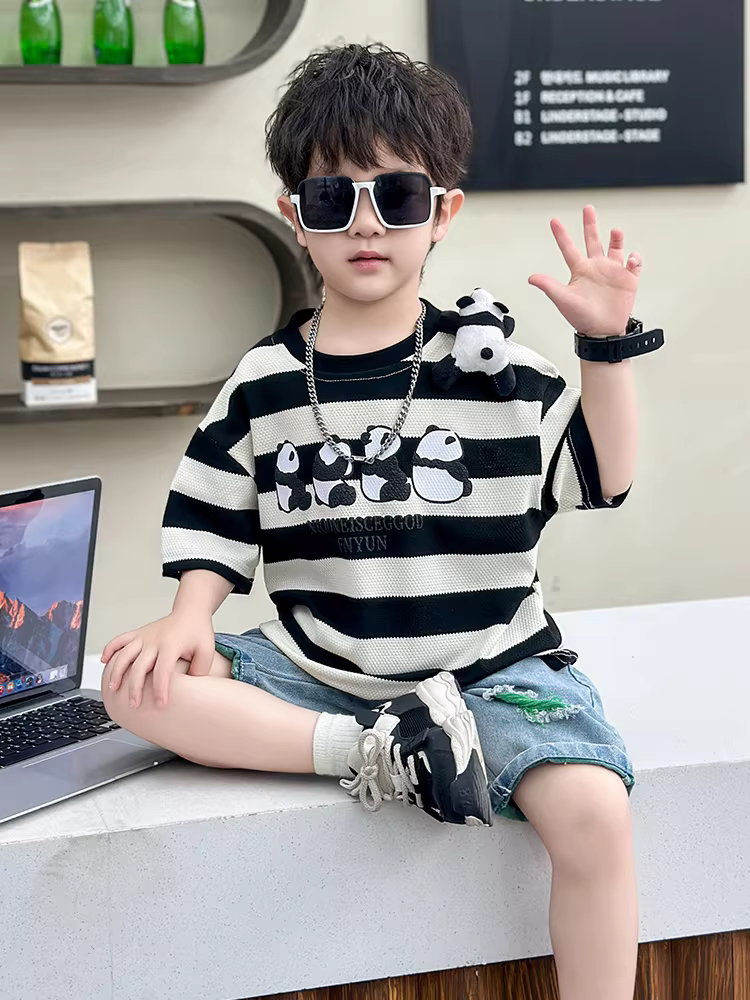 Trang phục mùa hè cho bé trai 2025 kiểu mới, quần áo bé trai cá tính, áo thun sọc ngắn tay, thời trang hè trẻ em, phong cách đường phố hợp xu hướng