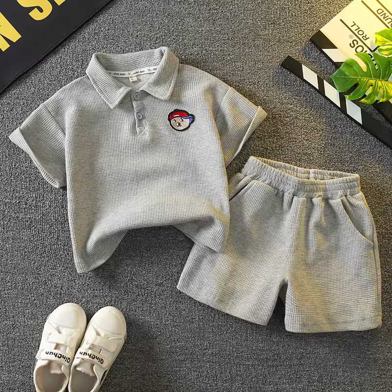Bộ trang phục mùa hè ngắn tay cho bé trai 2025, thời trang mới, quần áo mùa hè trẻ em, phong cách trẻ trung, thời trang đường phố, quần áo trẻ em