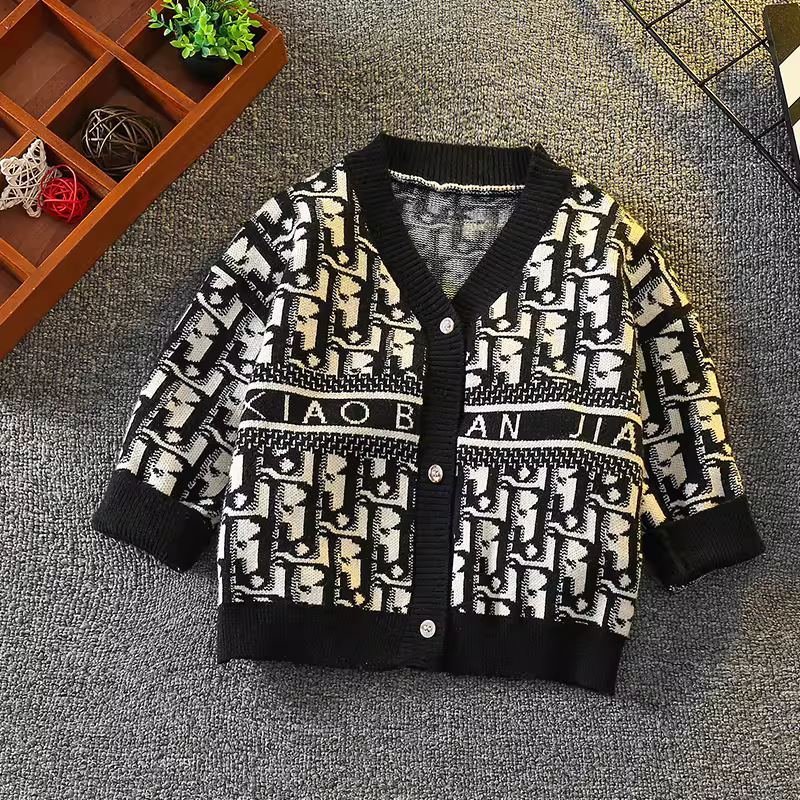 Áo khoác len bé trai, phong cách xuân thu, quần áo hợp thời trang, hàng dệt kim mùa xuân cho trẻ em, kiểu mới 2025, thời trang trẻ em nổi tiếng trên mạng.