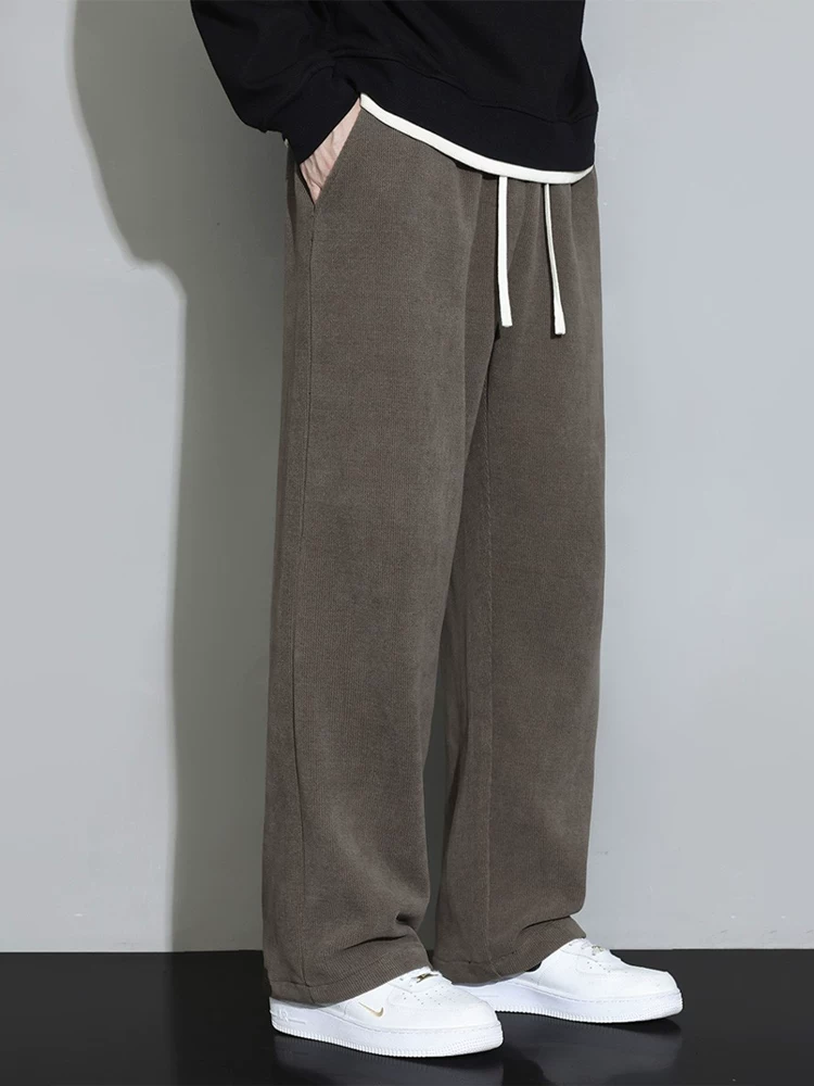Quần nam Jeanswest màu trơn, chất liệu mềm mại, kiểu dáng xu hướng mới xuân thu 2025, thương hiệu thời trang đa năng, quần thể thao rộng rãi.