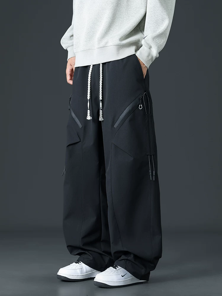 Quần cargo ống rộng kiểu Mỹ của Jeanswest có nhiều túi dành cho nam, mùa xuân thu, quần thường ngày có dây rút màu trơn hợp thời trang.